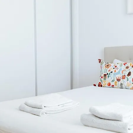 Апартаменти - Martim Moniz And Garage