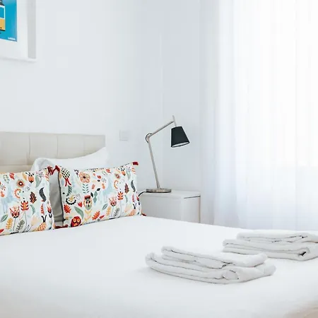 - Martim Moniz And Garage Апартаменти *