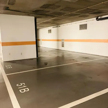 - Martim Moniz And Garage * ליסבון
