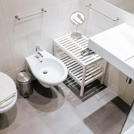 - Martim Moniz And Garage * Lisboa