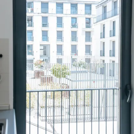 - Martim Moniz And Garage *