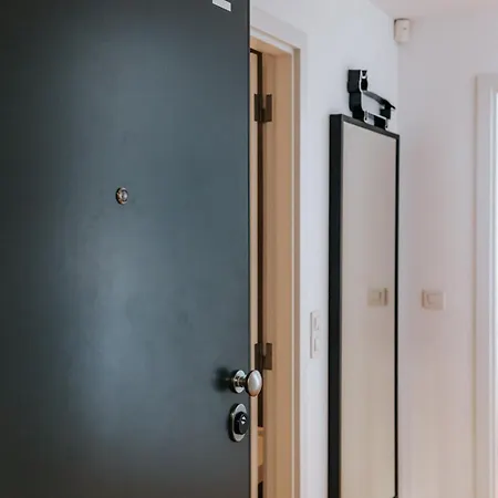 - Martim Moniz And Garage Apartament